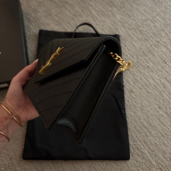 Yves Saint Laurent WOC - Picture 5 of 8